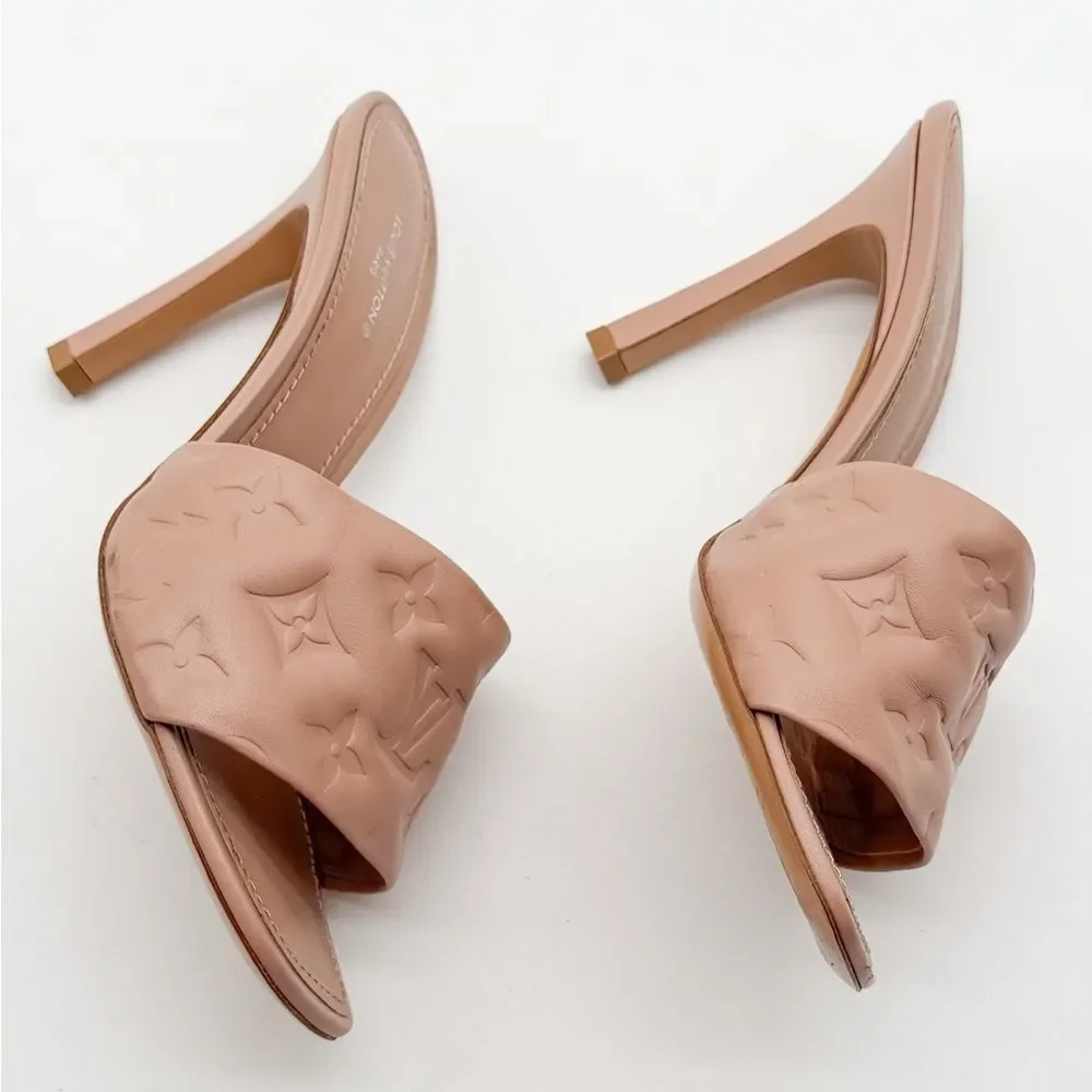 Louis Vuitton Revival Mule Heel Sandals Beige
Monogram Embossed Leather EU 38 - Picture 9 of 14